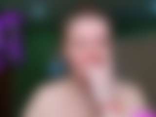 VeronikaGold MILF webcam performer live streaming