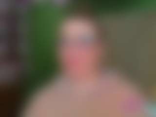 Live cam show with VeronikaGold - Shaved on makecum.org