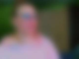 Live cam show with VeronikaGold - Thick on Dolls Live