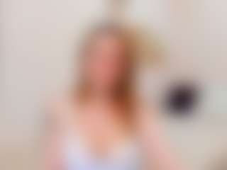 Live cam show with LisaAmoree - Average on CamClone