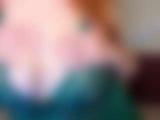 Live cam show with LisaAmoree - Camel Toe on Uber Horny