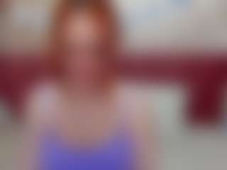 Live cam show with LisaAmoree - Upskirt on Milf Play