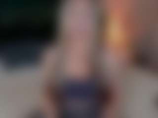 Live cam show with Eva - Upskirt on Camversity