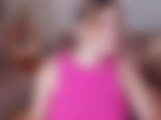 Live cam show with Foxy - Plussize on TeamSkeetLive