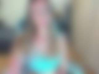 Live cam show with BerryLipss - Athletic on CamwithHer