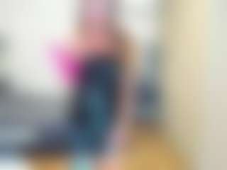 Live cam show with BerryLipss - Foot Fetish Brown Hair on Milfs Live