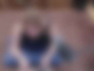 Live cam show with MiniNatalie - Green Eyes on Gym Cam Girls