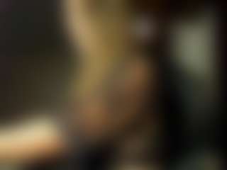 Live cam show with Bunny-Glow - Middle Aged on Stripli.com