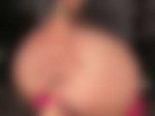 Live cam show with Bunny-Glow - Blonde Hair Middle Aged on xxxlivecams.org