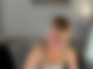 Ann MILF webcam performer live streaming