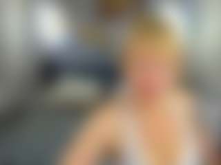 Live cam show with Ann - Petite MILF on xxxlivecams.org