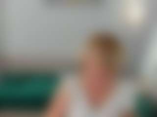 Live cam show with Ann - Mature Young Adult on StripNow
