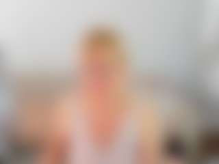 Live cam show with Ann - Skinny MILF on googirlz