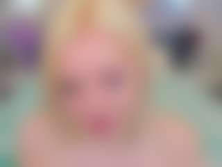 Live cam show with Kate - Bra on StripNow