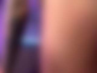 Live cam show with AuraXo - Skinny on xDating