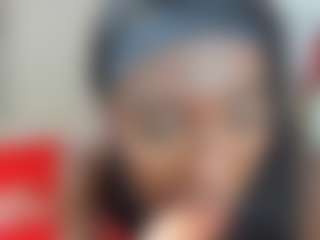 Live cam show with Kylie-Ward - Black Hair on intimatelivegirls.com