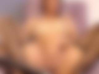Live cam show with Brunette-Candy - Body Massage on Camsoda