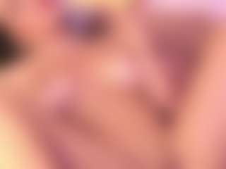 Live cam show with MIA SANTA - Girlnextdoor on thefappeningchat.com