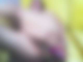 Live cam show with Oliviia-Ch - Curvy on AdultVida.com