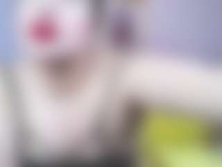 Live cam show with Oliviia-Ch - Public Mature on eurowanks.com