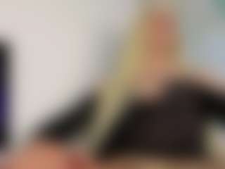 Live cam show with Aiunii - Drinking on friskycurves.com