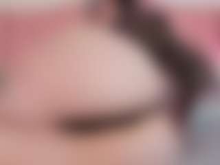 Live cam show with konnieRuiz - Striptease MILF on Dolls Live
