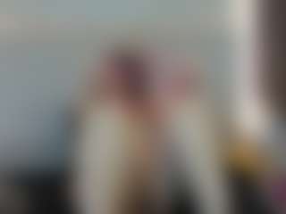 Live cam show with Queen - Brown Eyes on Soda Cam