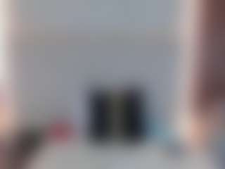 Live cam show with Queen - Brown Eyes on livesuperchat.net
