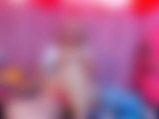 Live cam show with Queen - Green Eyes on Camsoda