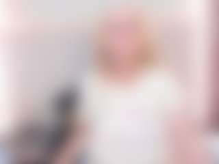 Live cam show with Queen - Brown Eyes on CamClone