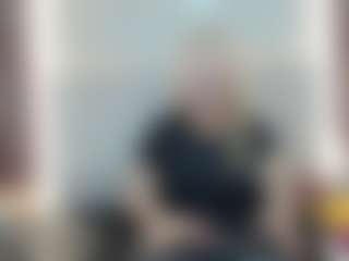 Live cam show with Queen - Green Eyes on liverealitysex.com