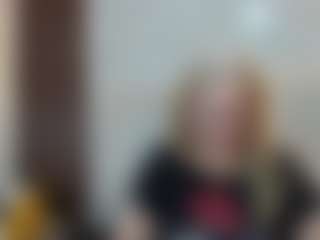 Live cam show with Queen - Brown Eyes on Camsoda