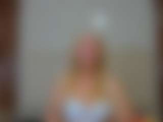 Live cam show with Queen - Green Eyes on EXY