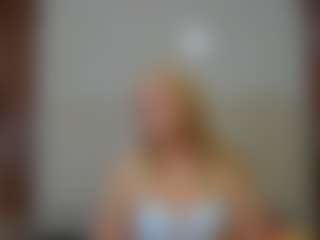 Live cam show with Queen - Orgasm on Stripli.com