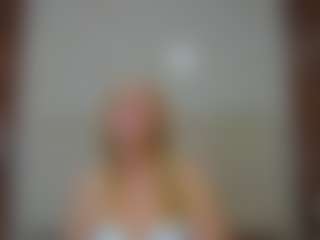 Live cam show with Queen - Green Eyes on Stripli.com