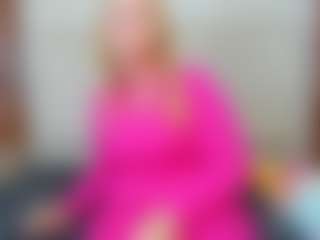 Live cam show with Queen - Brown Eyes on friskycurves.com