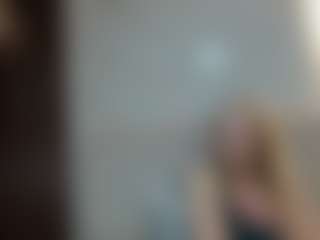 Live cam show with Queen - Small Tits on WildCum