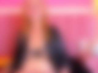 Live cam show with Queen Star - Drinking on StripNow