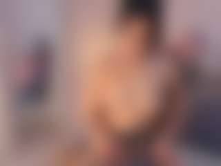 Live cam show with GahiaBelucci - Spanks on Dolls Live