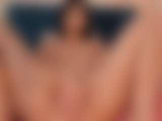 Live cam show with GahiaBelucci - Striptease on slutload