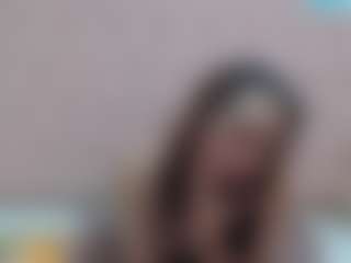 Live cam show with luna-hawks - Raven Hair on chickslive.net