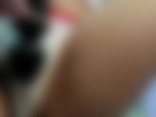 Live cam show with luna-hawks - Black Petite on Soda Cam