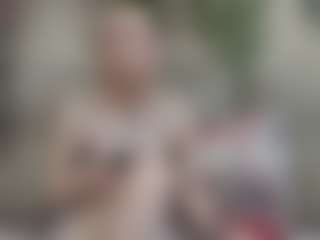 Live cam show with MeganLora9 - Interactivetoy on Free Soda