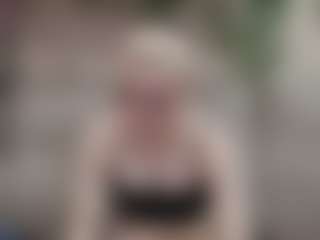 Live cam show with MeganLora9 - Thong on Soda Cam