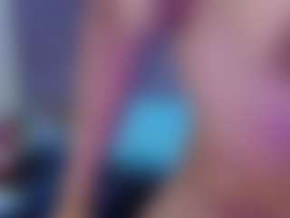 naya-10 MILF webcam performer live streaming