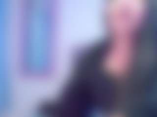 naya-10 MILF webcam performer live streaming