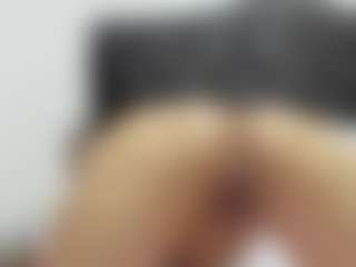 naya-10 MILF webcam performer live streaming