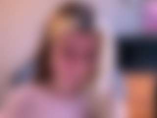 Live cam show with HerlindaVanvuren - 420 on Chatstar