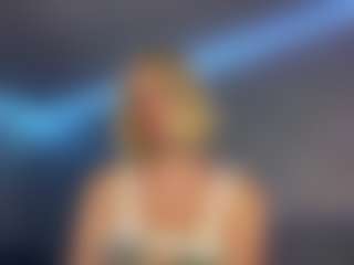 Live cam show with HienLeggans - Blue Eyes on Free Soda