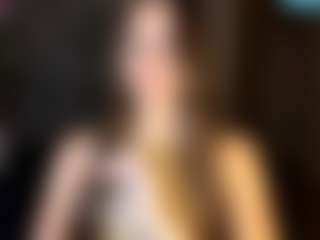 Live cam show with LarueBartin - Average on CamwithHer